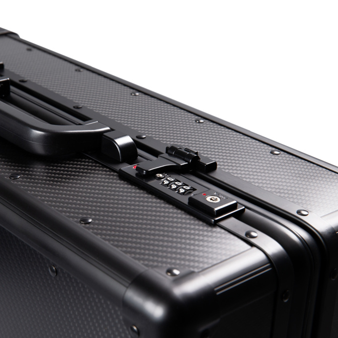 Чемодан из карбона