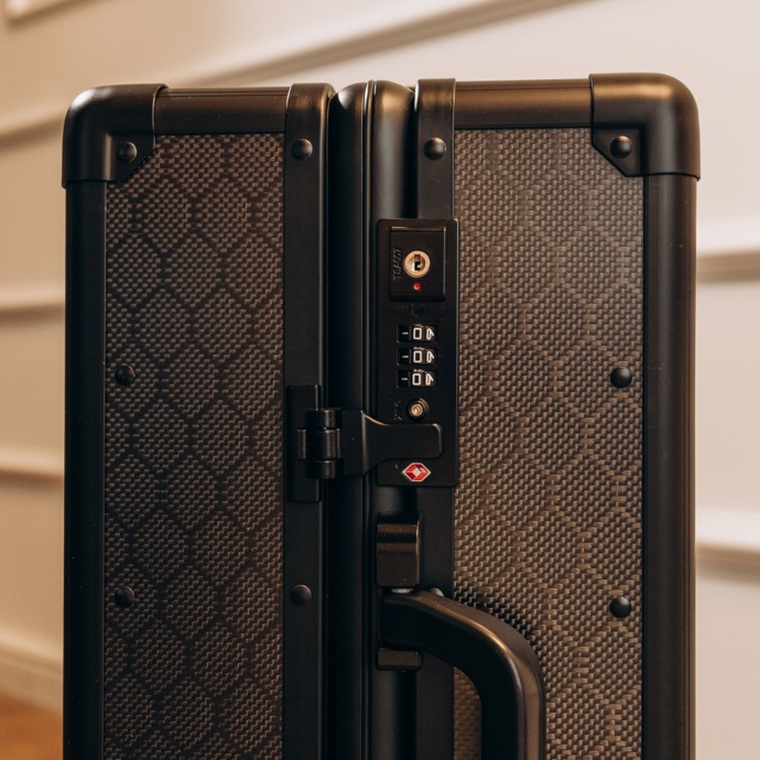 Чемодан из карбона «Плетение Хек»